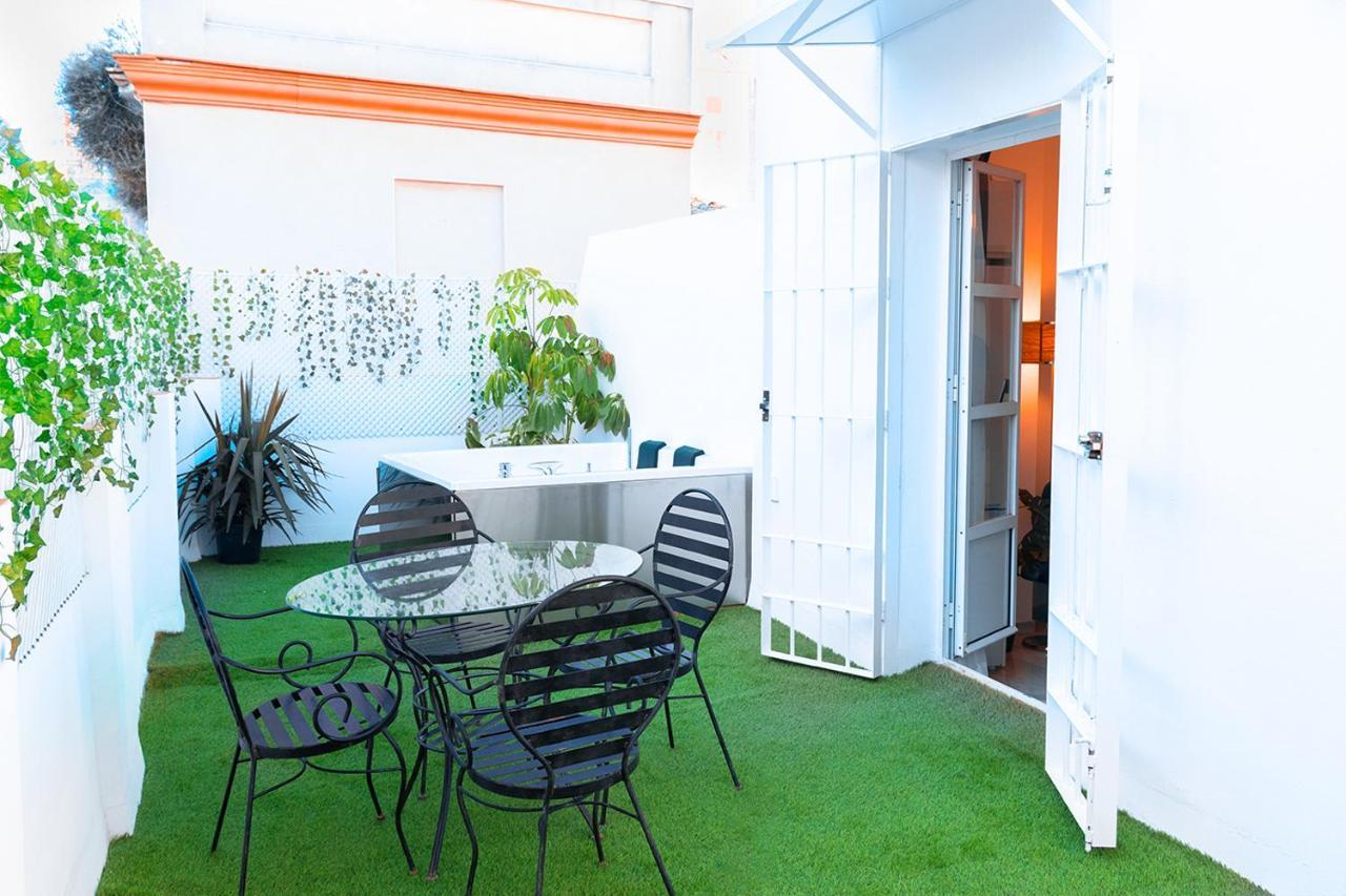 Downtown Apartment With Private Terrace & Jacuzzi Sevilla Exterior foto